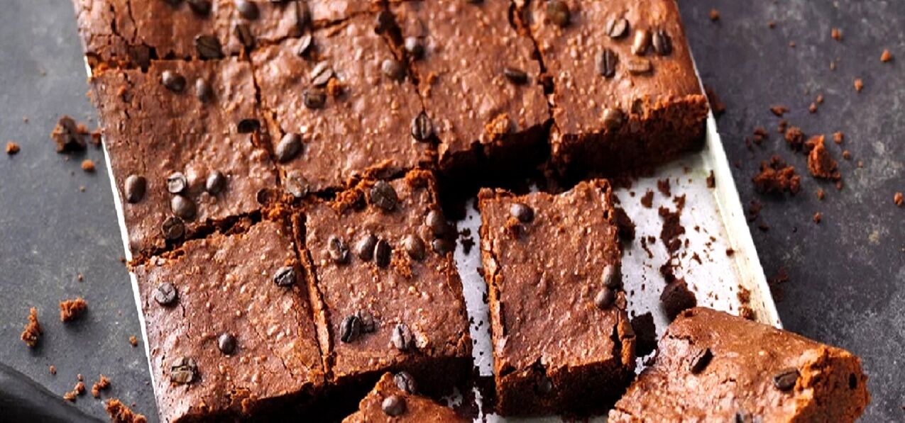 خوش طعم ترین براونی رو با عطر وانیل و رژیمی درست کن + طرز تهیه