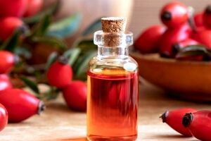 برای کنار گذاشتن محصولات آرایشی از روغن میوه نسترن استفاده کن + خواص