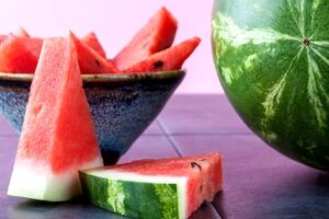 با خوردن هندوانه کم آبی بدن رو برطرف کن + روش استفاده