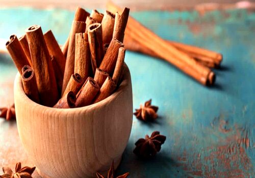 با عرق دارچین و خواص آن برای سلامت بدن آشنا شوید + طبع و نحوه مصرف