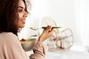با چند راهکار ساده ولع غذا خوردن رو کمتر کن 