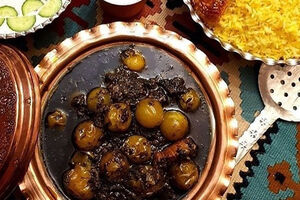 خورشت گوجه سبز رو به سبک شمالیا و بدون گوشت بپز! + طرز تهیه 