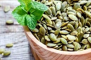 آقایون موقع فوتبال دیدن تخمه کدو بخورین تا سلامت جنسی رو تامین کنین! 