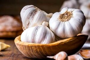 6 دسته از افرادی که هرگز نباید سیر بخورن + مضرات سیر