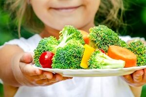 مزایا و معایب گیاهخواری برای کودکان