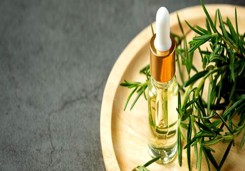روغن رزماری معجزه ای برای رشد سریع مو