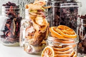 روش های خانگی درست کردن میوه خشک + نحوه نگهداری و مصرف