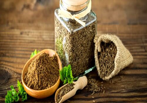 خواص عرق زیره برای لاغری، کبد و قند خون | چه کسانی نباید عرق زیره بخورند؟