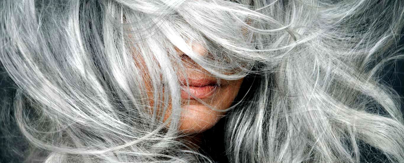 دلایل سفید شدن موها و راهکارهای پیشگیری از آن