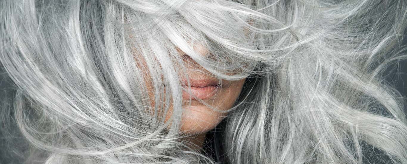 دلایل سفید شدن موها و راهکارهای پیشگیری از آن