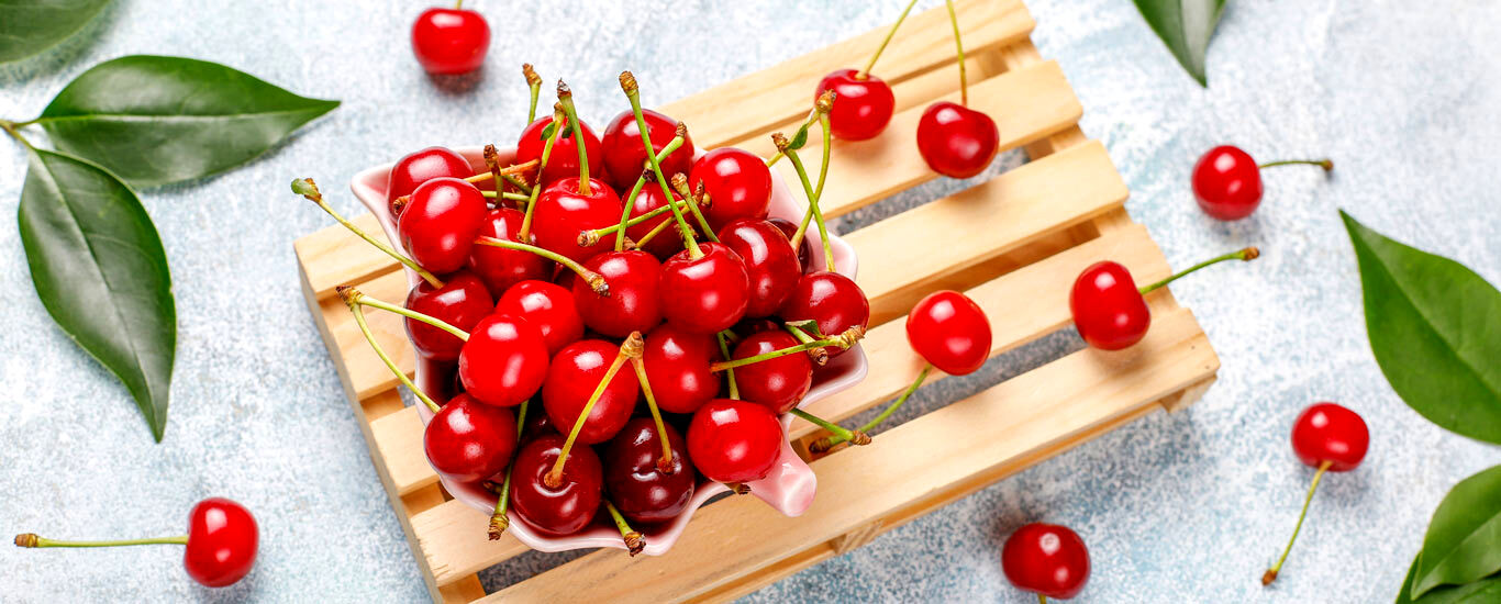 همه چیز در مورد آلبالو؛ خواص، کالری، طبع و ارزش غذایی آن