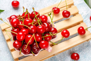 همه چیز در مورد آلبالو؛ خواص، کالری، طبع و ارزش غذایی آن