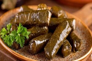 طرز تهیه دلمه برگ مو خوشمزه با گوشت چرخ کرده