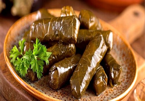 طرز تهیه دلمه برگ مو خوشمزه با گوشت چرخ کرده