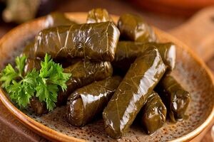 طرز تهیه دلمه برگ مو خوشمزه با گوشت چرخ کرده