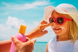 با موثرترین راهکارهای خانگی برای رفع آفتاب سوختگی آشنا شو