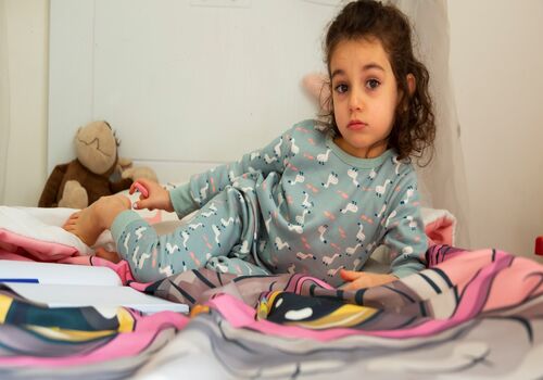 بچه ات بدخوابه؟ این خوراکی ها مثل قرص خواب می مونن! 