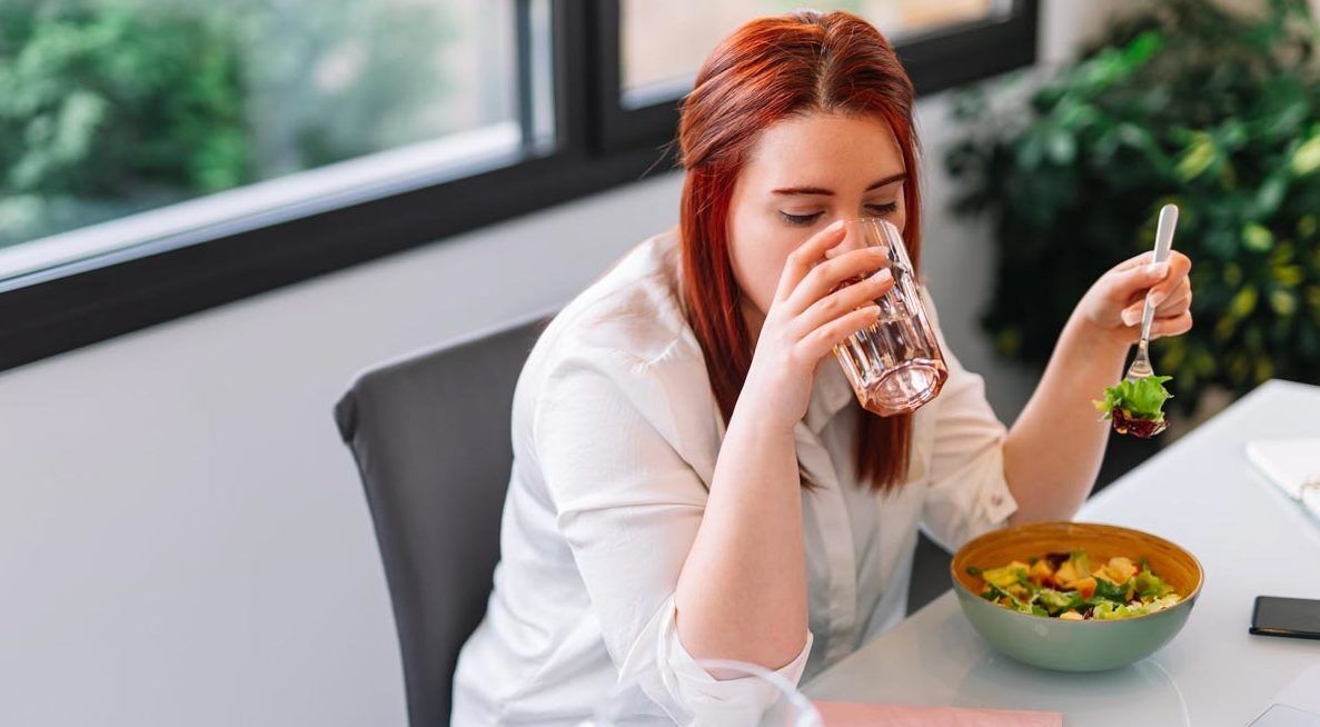 بالاخر وسط غذا آب بخوریم یا قبل و بعدش؟ 