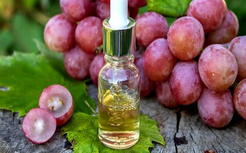 با روغن هسته انگور دیگه داشتن پوست سالم برات رویا نیست!