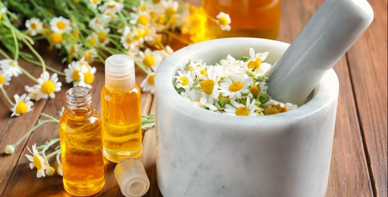 با روغن بابونه از دردهای عضلانی خداحافظی کن + خواص 